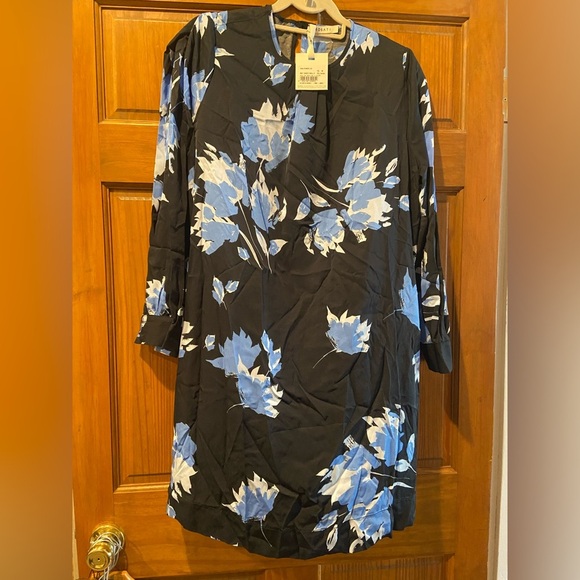 Elegant Blue Floral Dress - Picture 2 of 2